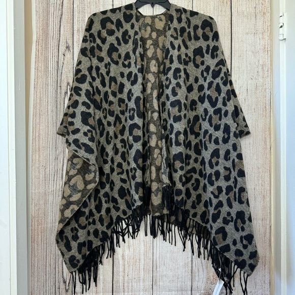 Banana Republic Leopard Wool blend poncho OS - Picture 5 of 9